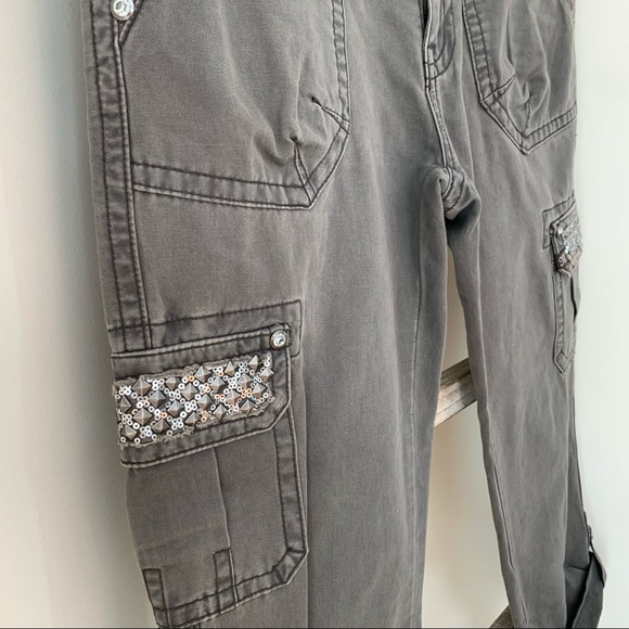 Miss Me Grey Studded Cotton Cargo Capris NWT Size 27 - Picture 5 of 13